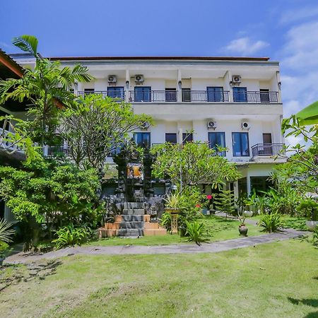 Oyo 4012 Ari Beach Inn Кута Екстер'єр фото