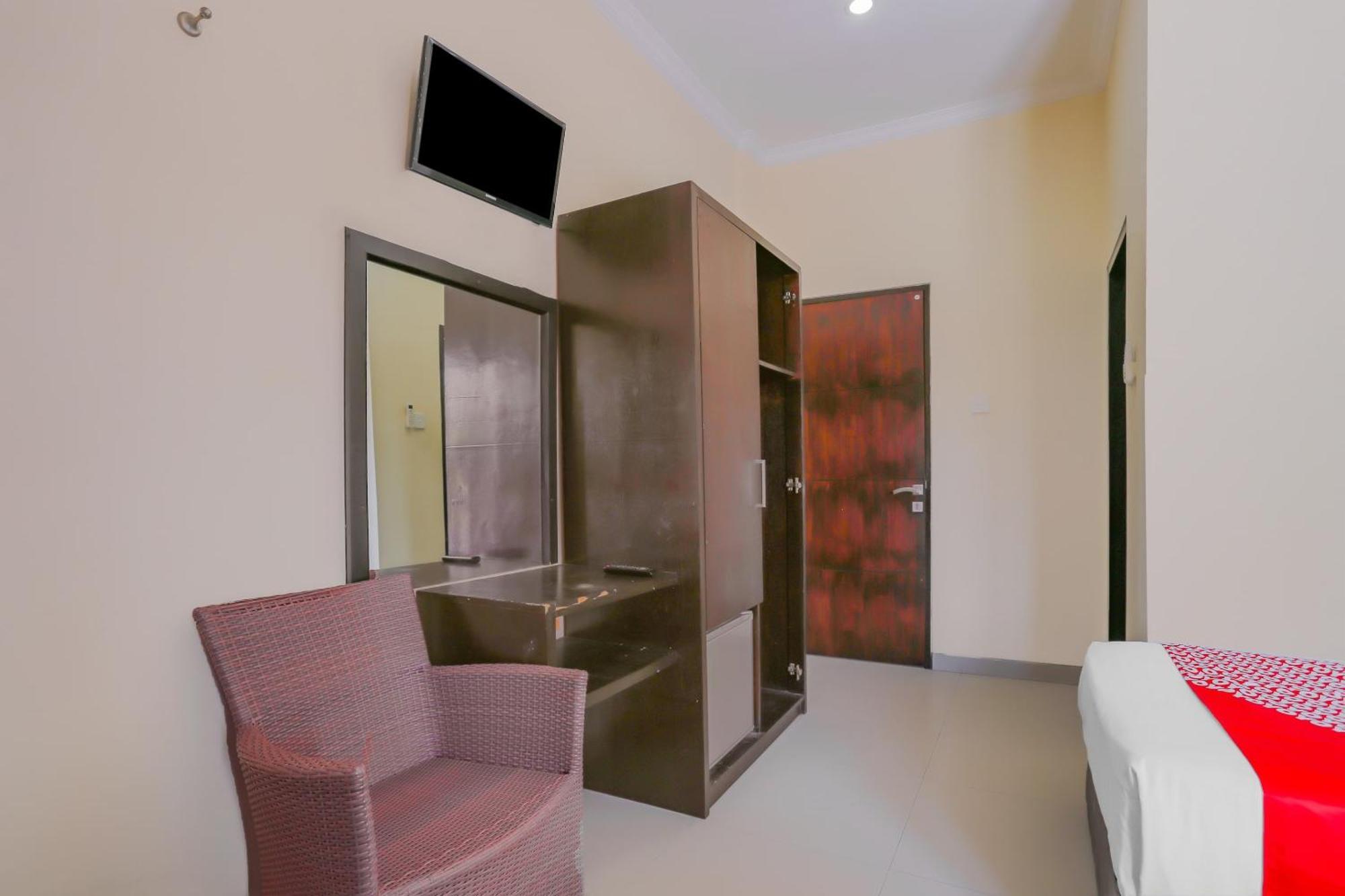 Oyo 4012 Ari Beach Inn Кута Екстер'єр фото