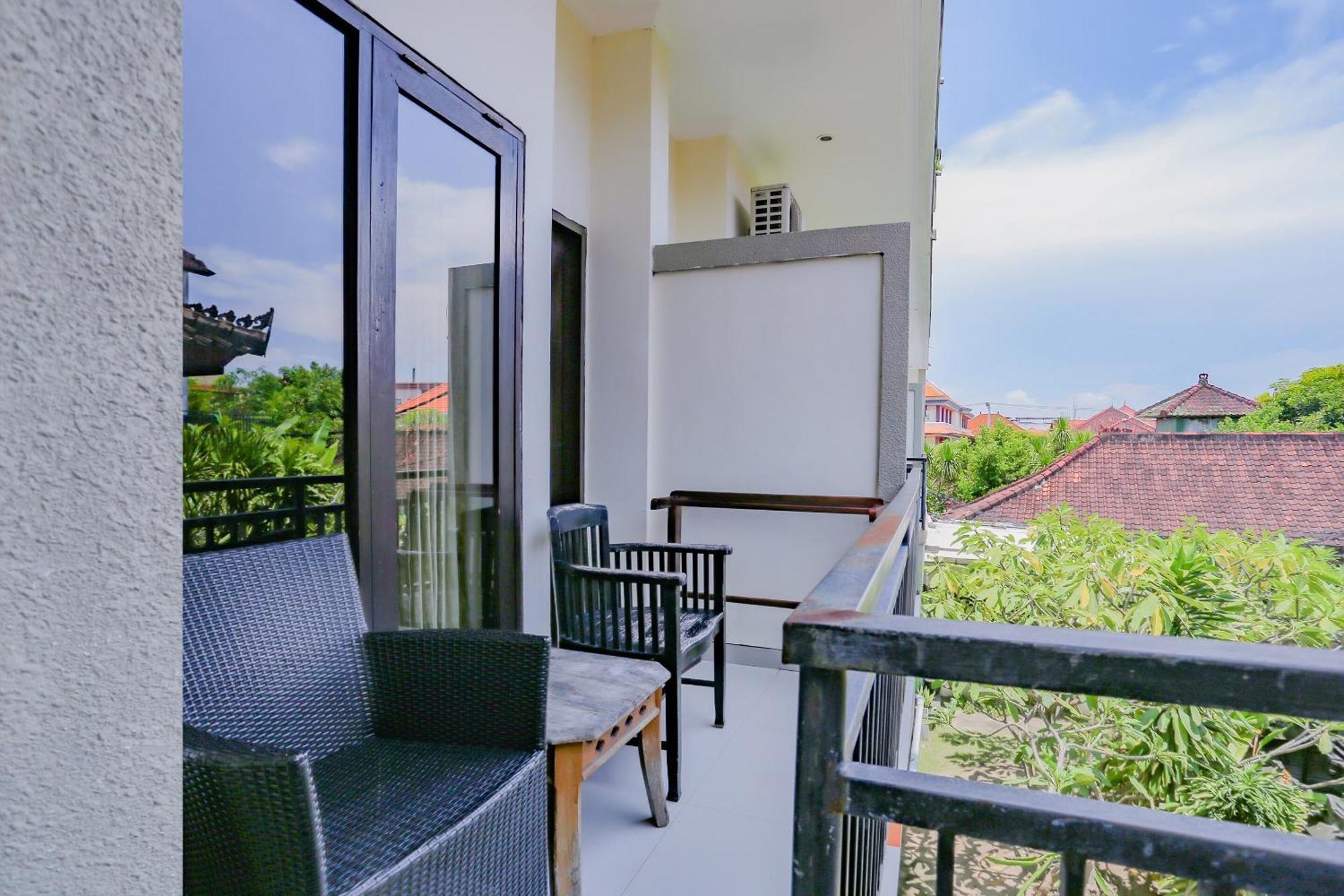 Oyo 4012 Ari Beach Inn Кута Екстер'єр фото