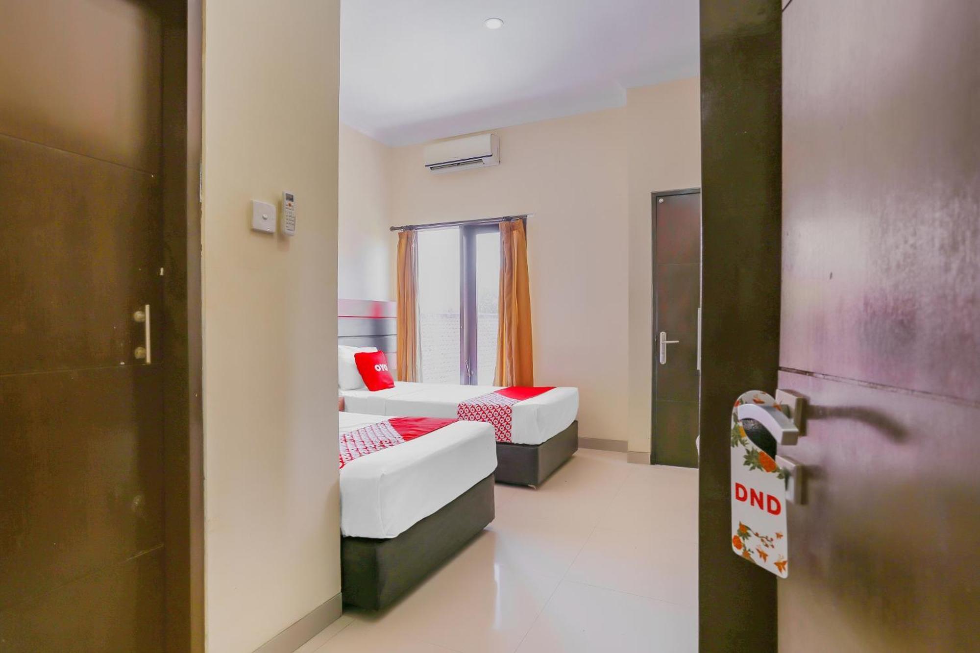 Oyo 4012 Ari Beach Inn Кута Екстер'єр фото