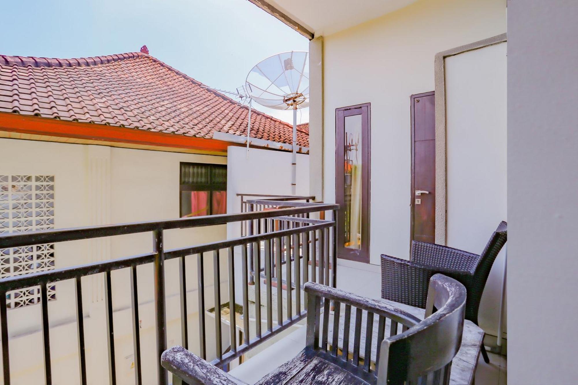 Oyo 4012 Ari Beach Inn Кута Екстер'єр фото