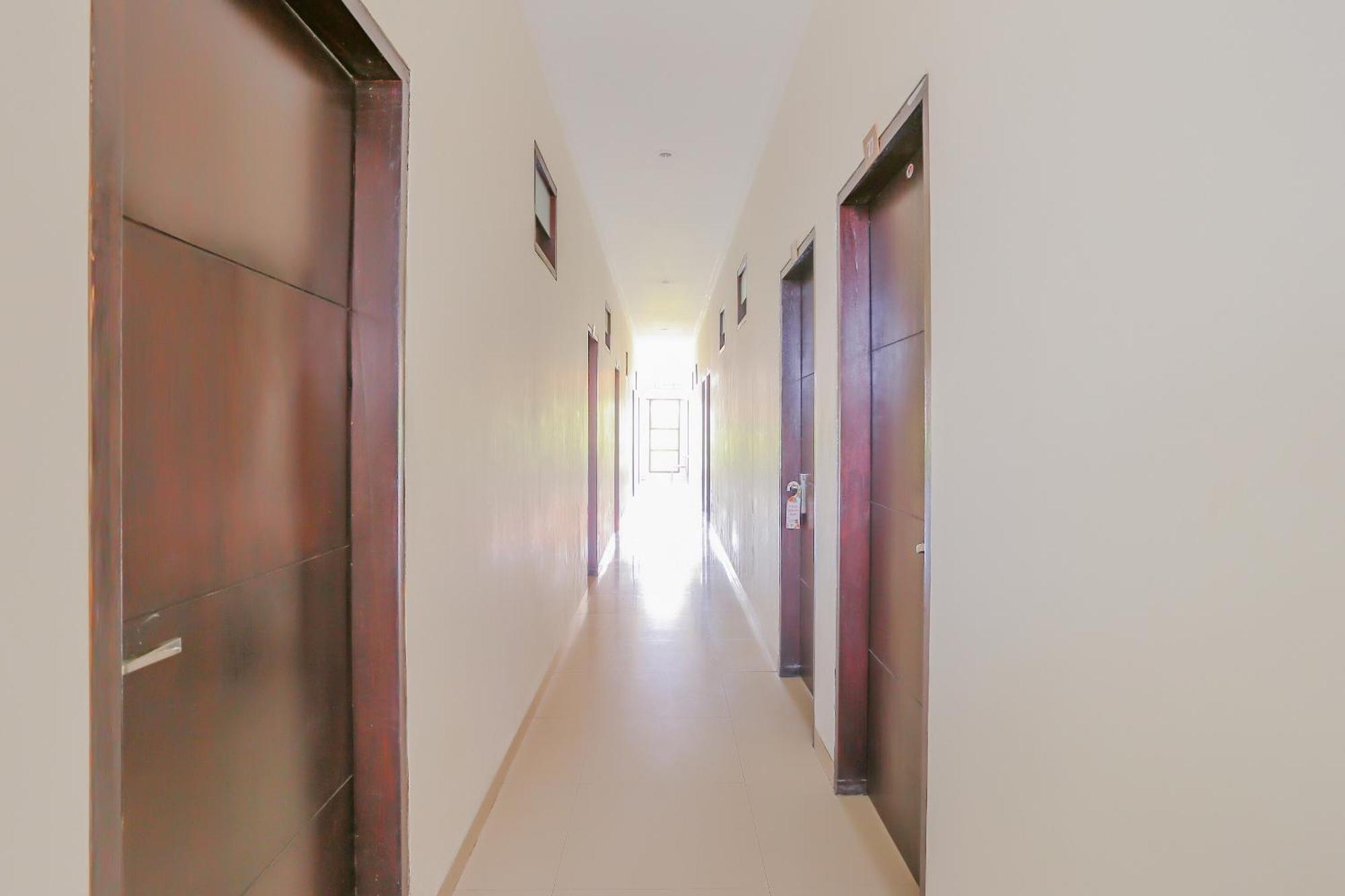 Oyo 4012 Ari Beach Inn Кута Екстер'єр фото