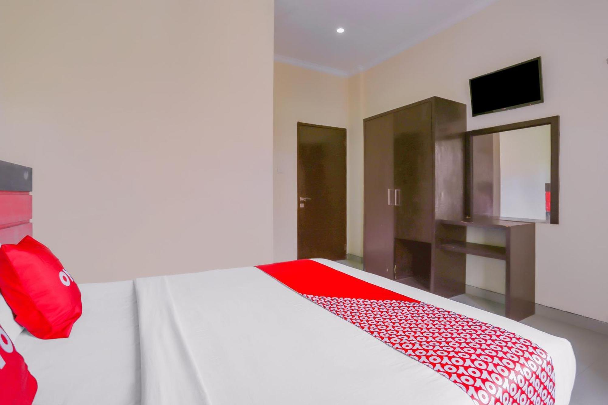 Oyo 4012 Ari Beach Inn Кута Екстер'єр фото